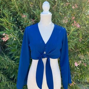 blue long sleeve knot crop top